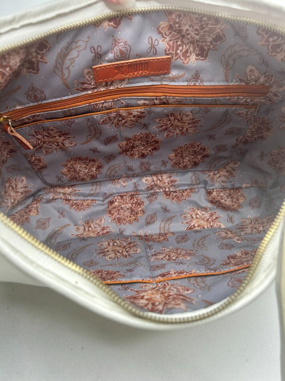NWT Hobo International Illumin Latte Leather Hobo Bag Slouchy Wanderlust - Picture 8 of 9